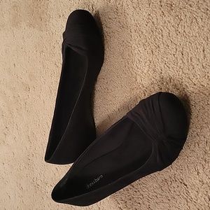Woman's black fabric Dress Barn flats